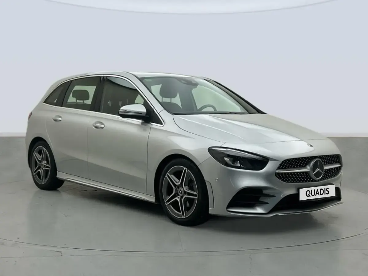 Usado Mercedes B200 150 CV (110 kW) 2021 Gris plata Utilitario