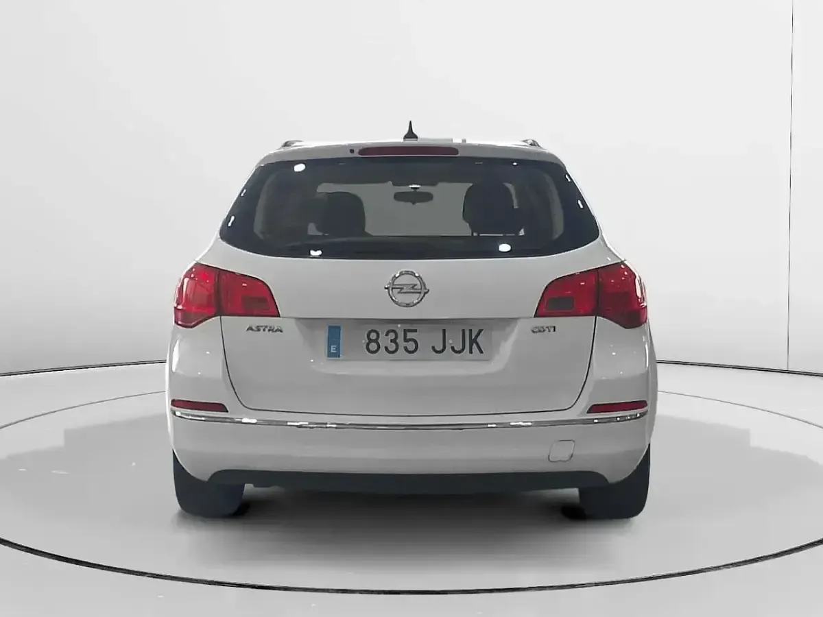 Usado Opel Astra Selective 110 CV (80 kW) 2015 Blanco Berlina