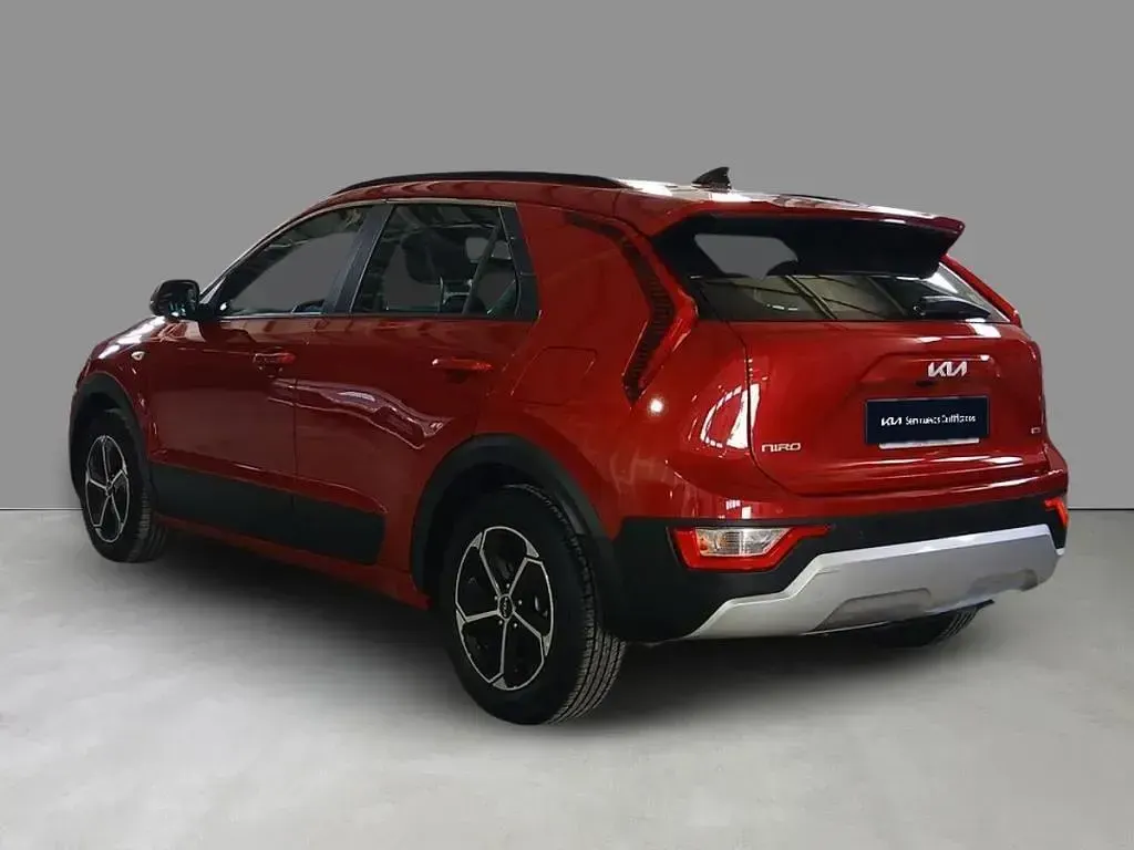 Usado Kia Niro 141 CV (103 kW) 2023 Runway red (cr5) SUV