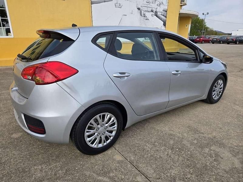Usado Kia Ceed 101 CV (74 kW) 2016 Plateado Utilitario