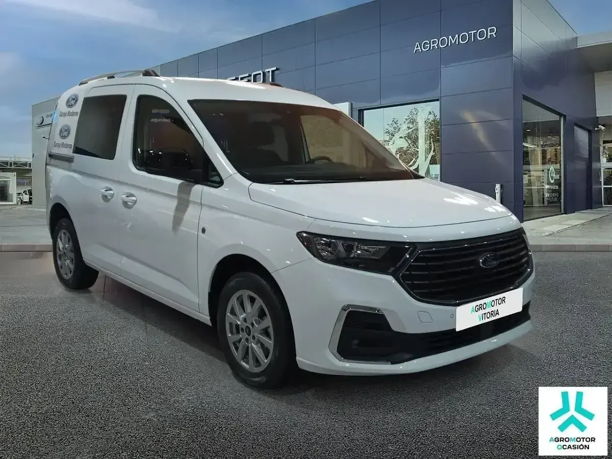 Usado Ford Tourneo Connect Titanium 122 CV (89 kW) 2022 Blanco Monovolumen