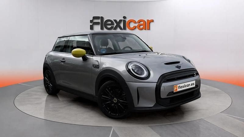 Usado Mini Cooper SE 135 kW (184 CV) 2023 Gris Utilitario