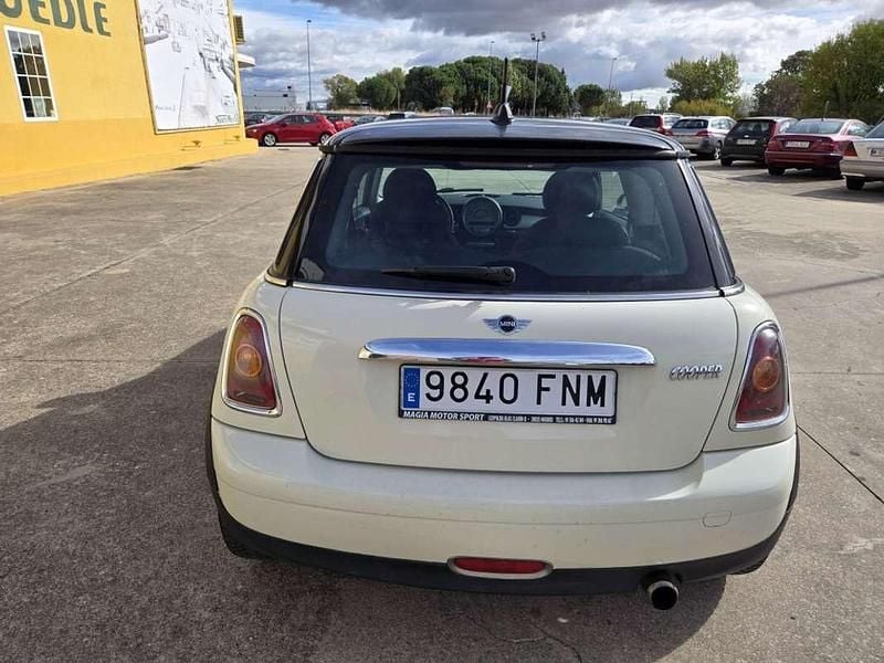 Usado Mini Cooper 120 CV (88 kW) 2007 Blanco Utilitario