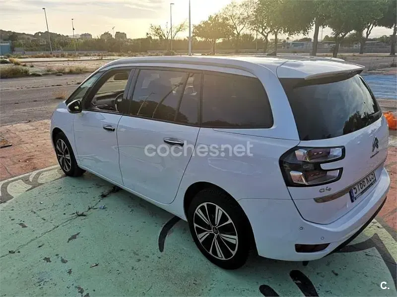 Usado Citroën C4 Picasso Shine 120 CV (88 kW) 2017 Blanco Monovolumen