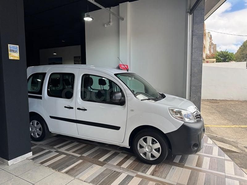 Usado Renault Kangoo 75 CV (55 kW) 2018 Blanco Monovolumen
