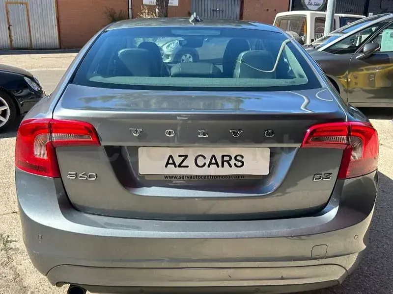 Usado Volvo S60 Momentum 190 CV (139 kW) 2015 Gris / plata Berlina
