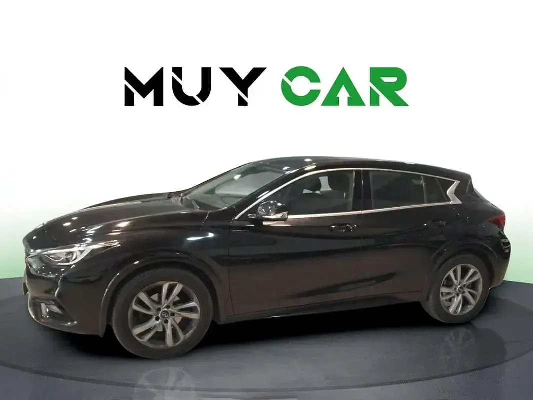 Usado Infiniti Q30 122 CV (89 kW) 2019 Negro Utilitario