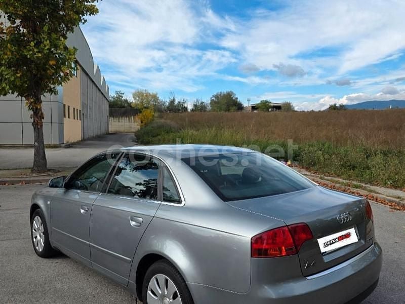 Usado Audi A4 140 CV (102 kW) 2006 Gris / plata Berlina