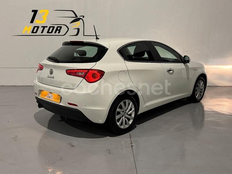 Usado Alfa Romeo Giulietta Distinctive 120 CV (88 kW) 2015 Blanco Berlina