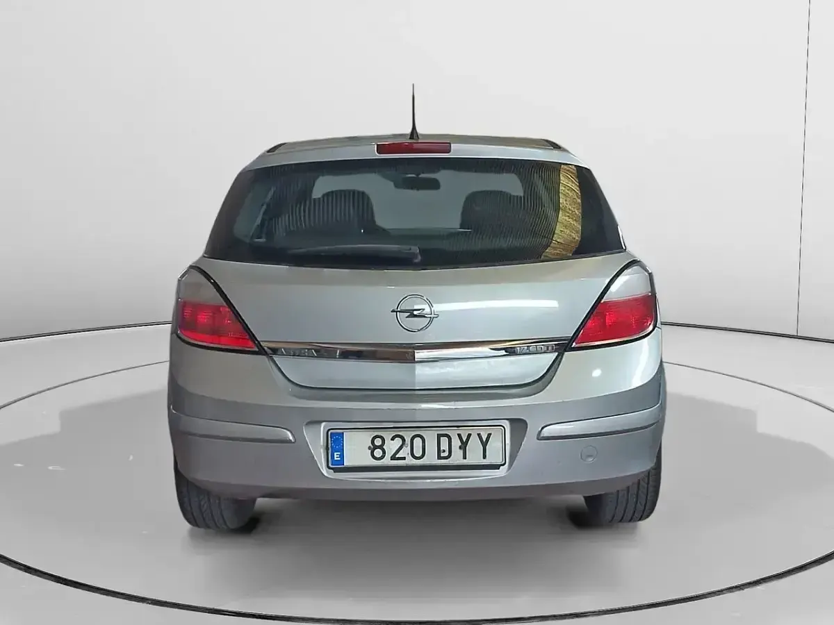 Begagnad Opel Astra Enjoy 102 HK (75 kW) 2006 Grå Sedan