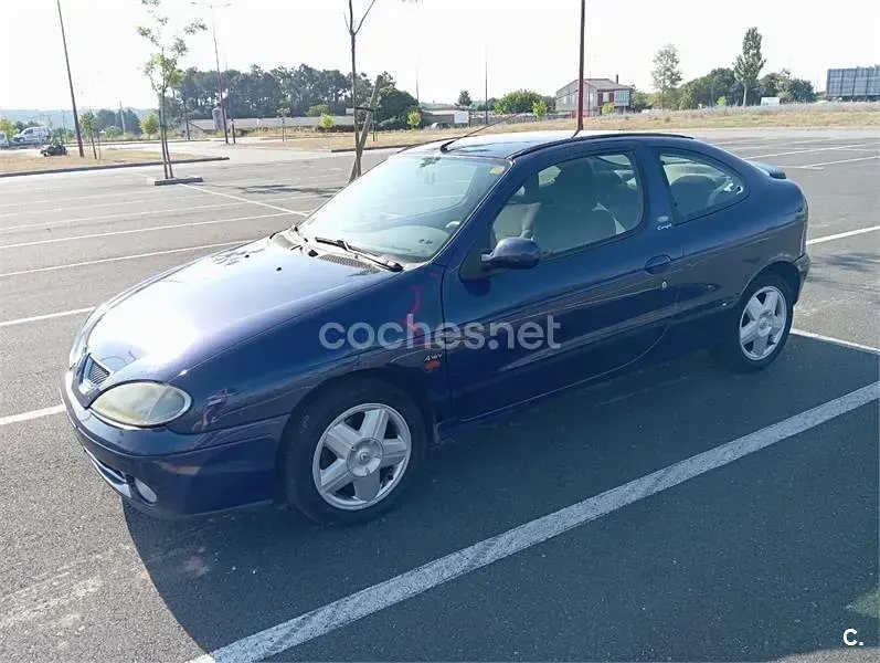 Usado Renault Mégane Coupé Dynamique 95 CV (69 kW) 2002 Azul Coupe
