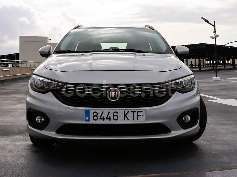 Usado Fiat Tipo Lounge 95 CV (69 kW) 2019 Gris / plata Familiar