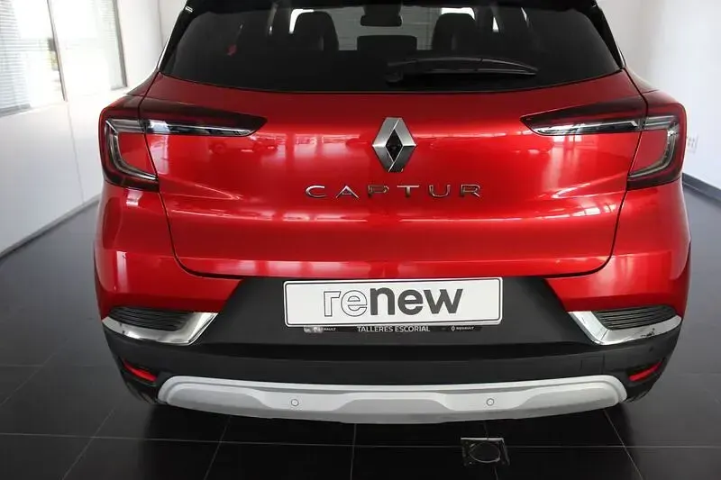 Usado Renault Captur Techno 90 CV (66 kW) 2023 Rojo SUV