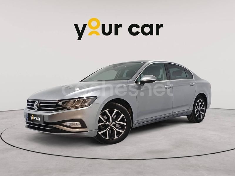 Gris / plata Usado 2021 VW Passat Executive Berlina | 21.900 € (Precio justo) - Imagen 1/4