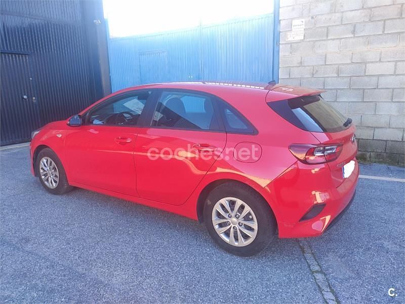Usado Kia Ceed 100 CV (73 kW) 2019 Rojo Utilitario