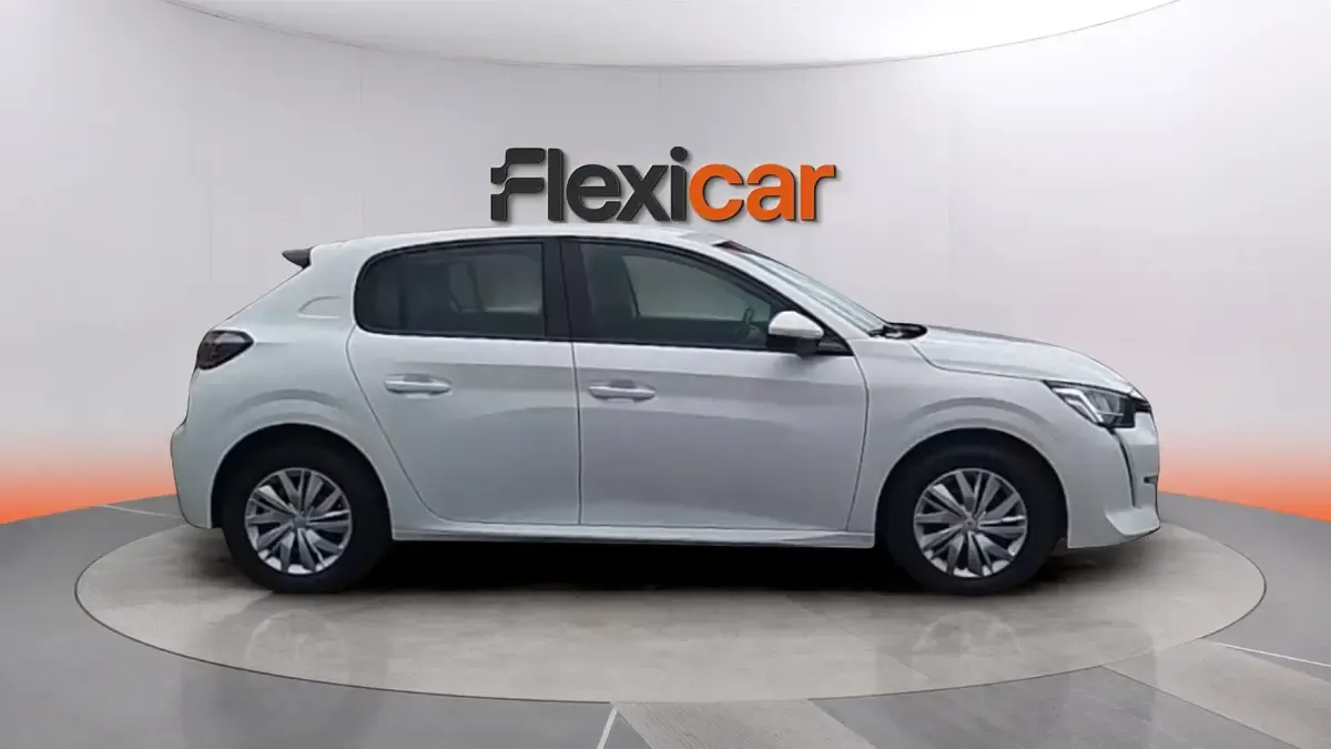 Usado Peugeot 208 Active 101 CV (74 kW) 2021 Blanco Utilitario