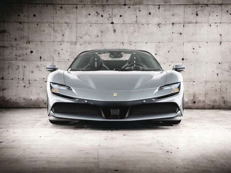 Plateado Usado 2024 Ferrari SF90 Descapotable | 544.900 € - Imagen 1/3