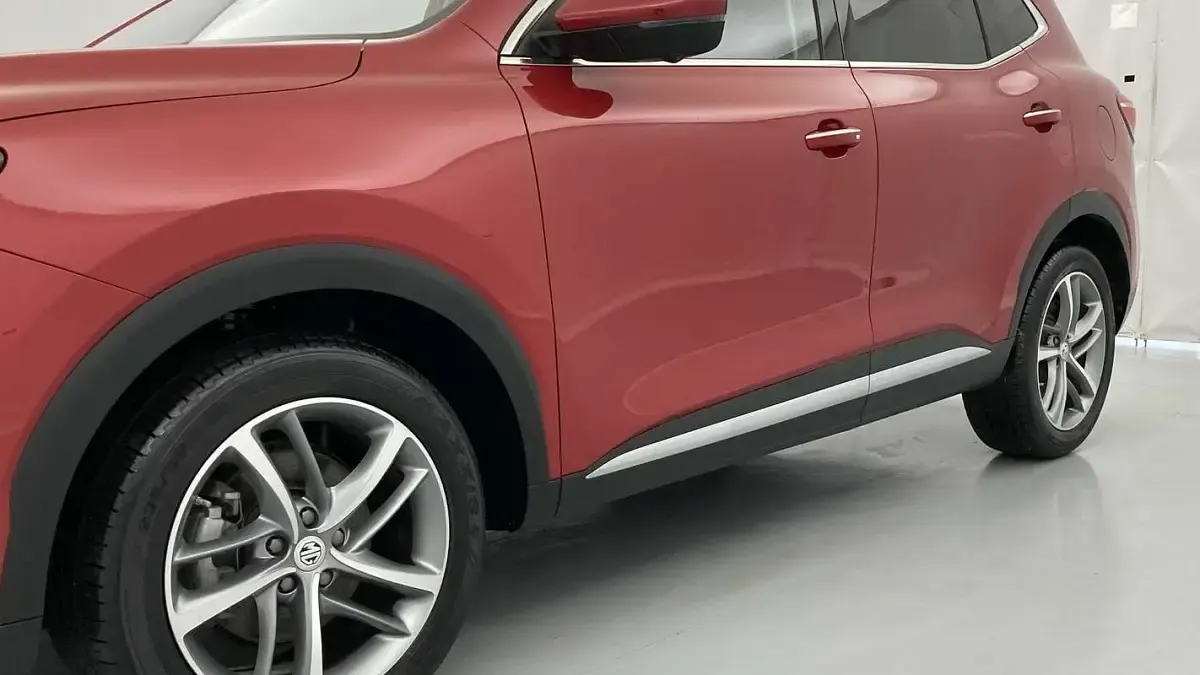Begagnad MG HS Luxury 162 HK (119 kW) 2023 Röd SUV