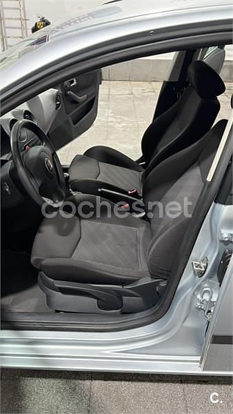Usado Seat Ibiza Sport 64 CV (47 kW) 2005 Gris / plata Utilitario