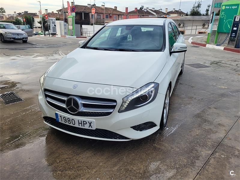 Usado Mercedes A200 Urban 136 CV (100 kW) 2013 Blanco Berlina