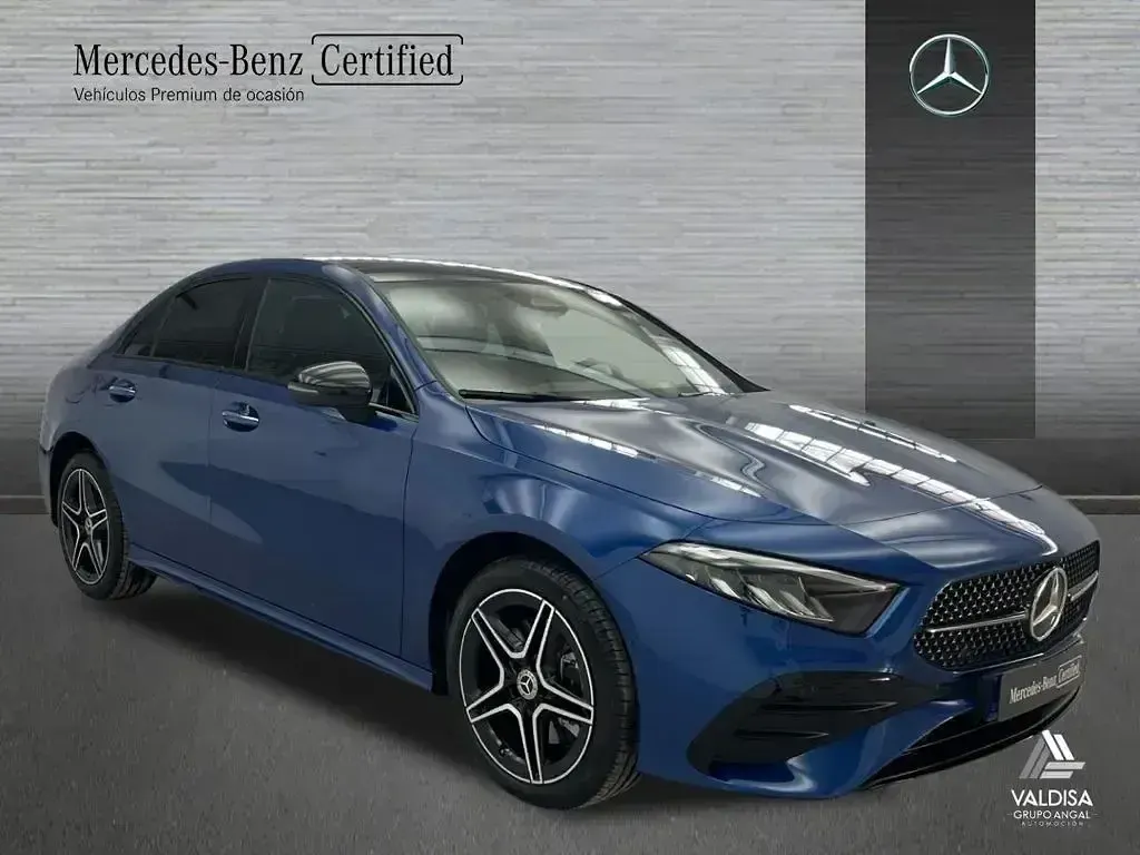 Usado Mercedes A250 AMG line 218 CV (160 kW) 2025 Azul Berlina