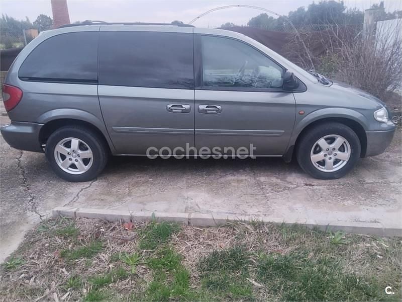 Usado Chrysler Voyager 150 CV (110 kW) 2008 Gris / plata Monovolumen