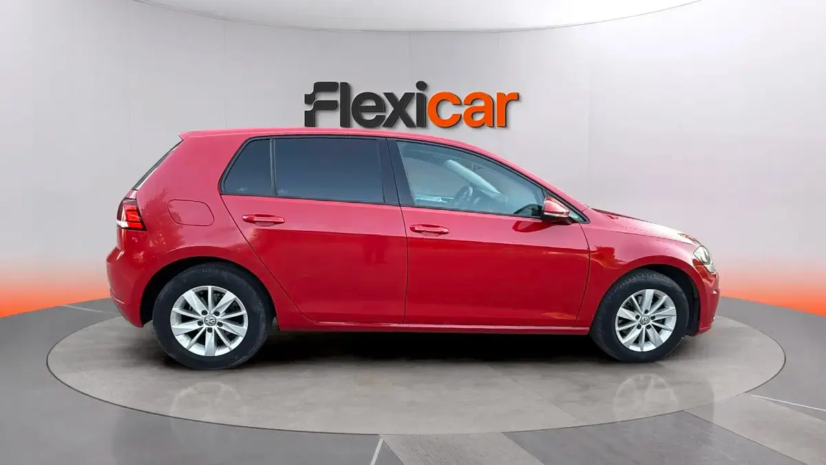Usado VW Golf VII Advance 110 CV (80 kW) 2018 Rojo Berlina
