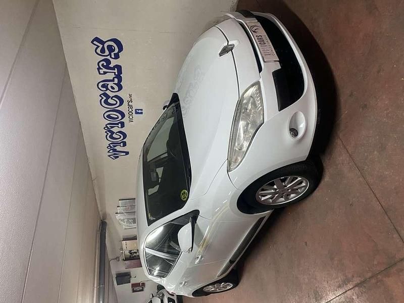 Blanco Usado 2010 Renault Mégane III Authentique Utilitario | 5999 € (Precio justo) - Imagen 1/4