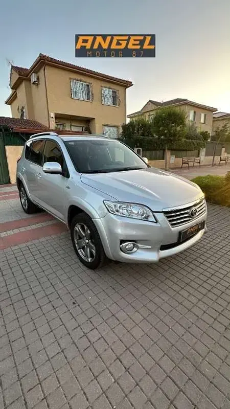 Usado Toyota RAV4 Executive 150 CV (110 kW) 2010 Plateado SUV