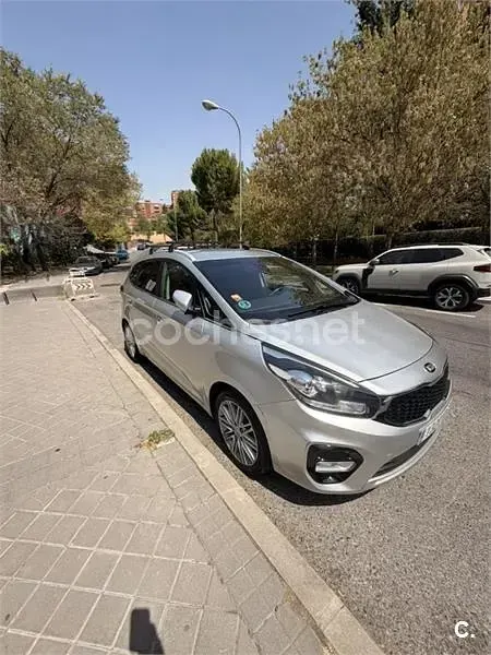 Usado Kia Carens 135 CV (99 kW) 2018 Gris / plata Monovolumen