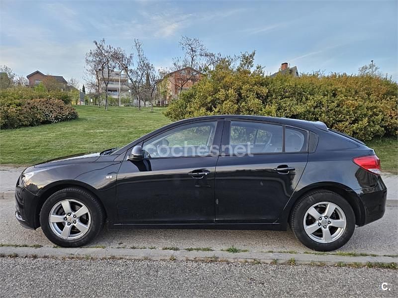 Usado Chevrolet Cruze LT 124 CV (91 kW) 2012 Negro Berlina
