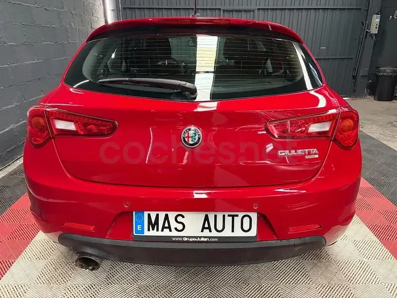 Usado Alfa Romeo Giulietta 120 CV (88 kW) 2019 Rojo Utilitario