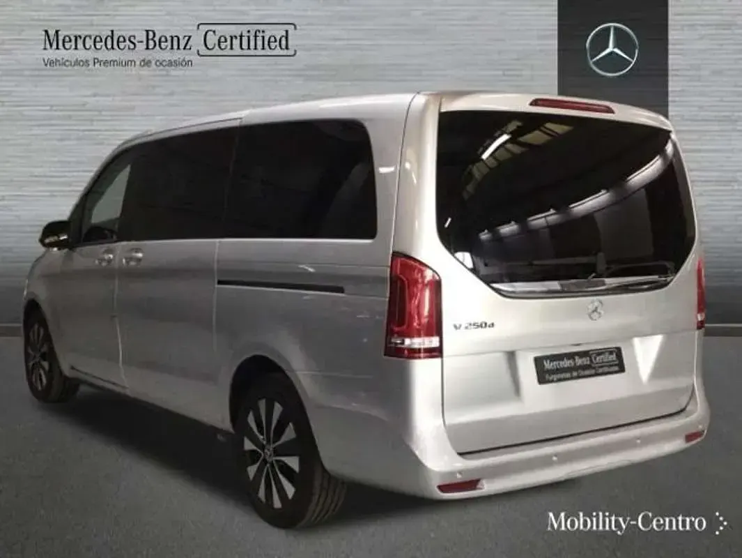 Usado Mercedes V250 190 CV (139 kW) 2023 Plateado Monovolumen