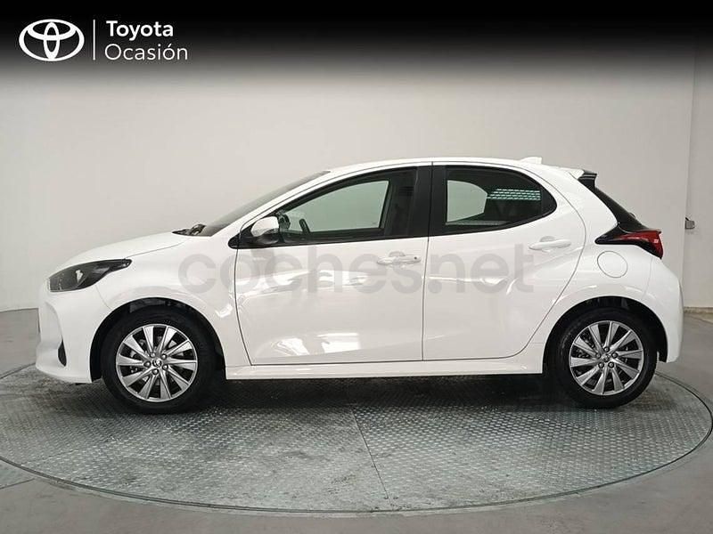Usado Toyota Yaris Hybrid Active 116 CV (85 kW) 2022 Blanco Berlina
