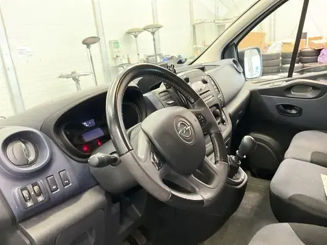Usado Opel Vivaro 125 CV (91 kW) 2017 Blanco Monovolumen