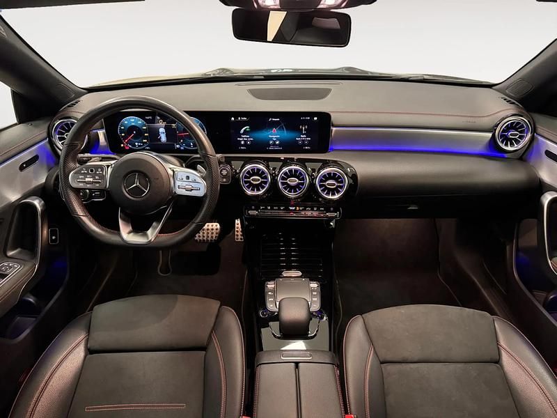 Usado Mercedes CLA200 Shooting Brake 150 CV (110 kW) 2021 Gris/plata Familiar