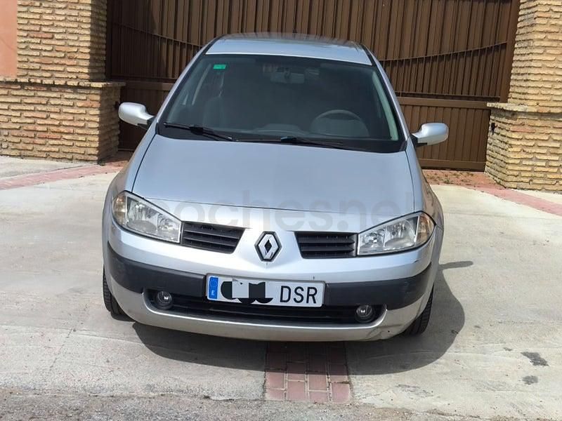 Usado Renault Mégane II Dynamique 105 CV (77 kW) 2005 Gris / plata Berlina