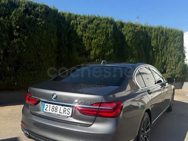 Usado BMW 730L Comfort Edition 265 CV (194 kW) 2017 Gris / plata Berlina