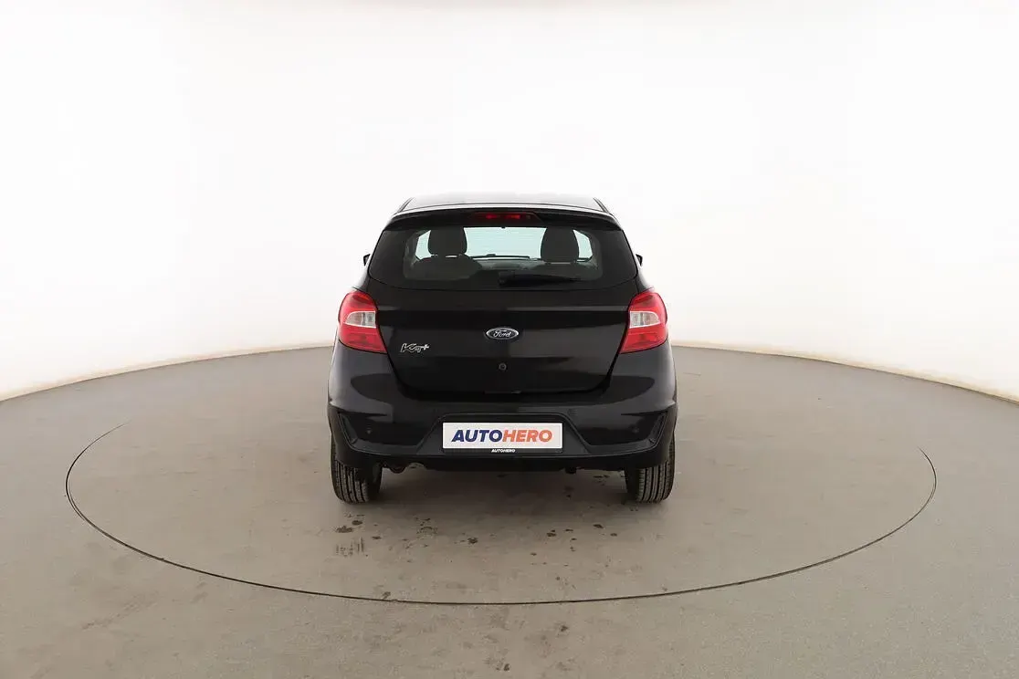 Usado Ford Ka Plus Ultimate 86 CV (63 kW) 2019 Negro Utilitario