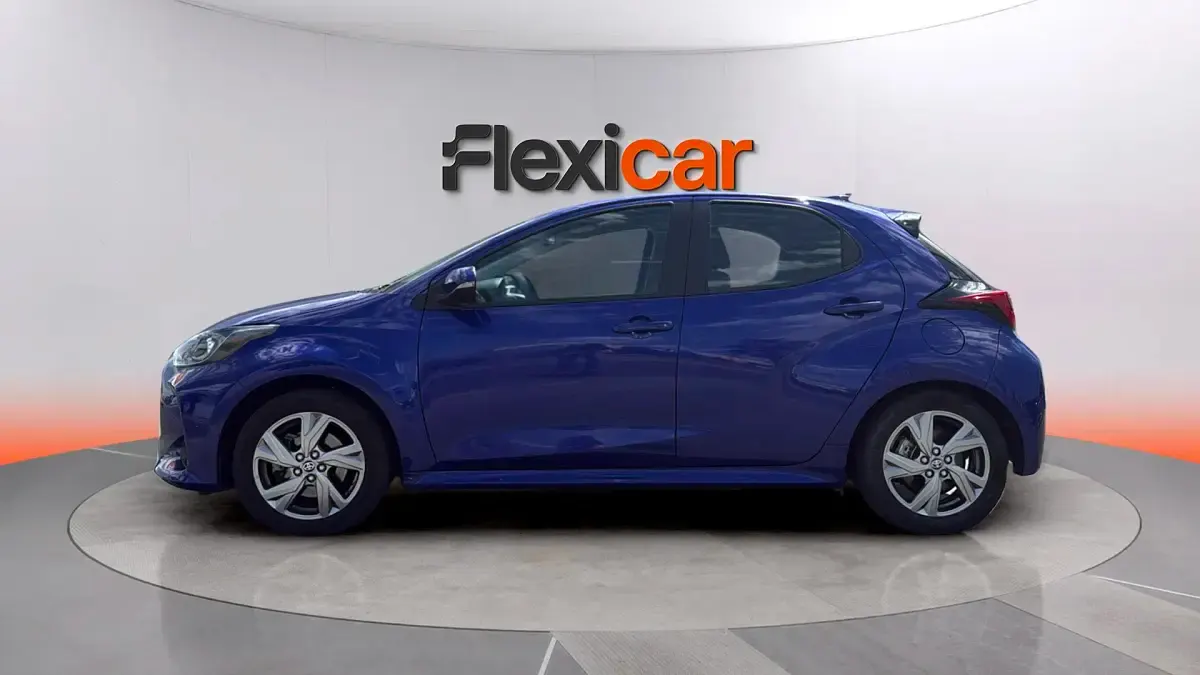 Usado Toyota Yaris Hybrid Active 92 CV (67 kW) 2025 Azul Berlina