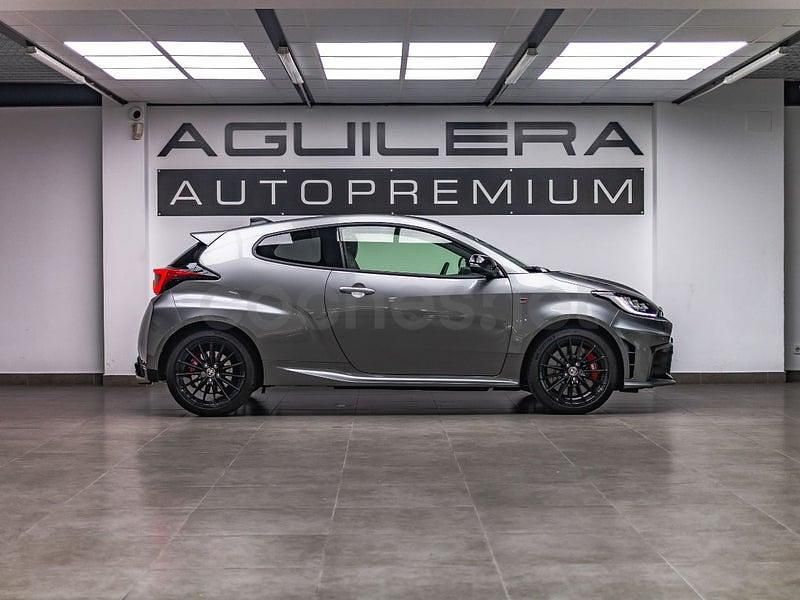 Usado Toyota Yaris 276 CV (202 kW) 2024 Gris / plata Utilitario