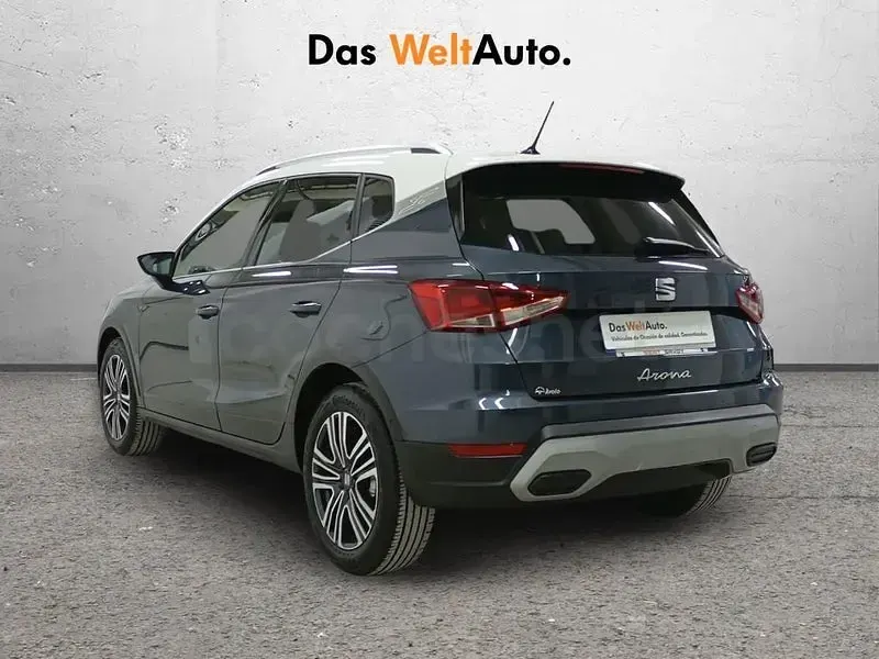 Usado Seat Arona Xperience 110 CV (80 kW) 2023 Gris / plata SUV