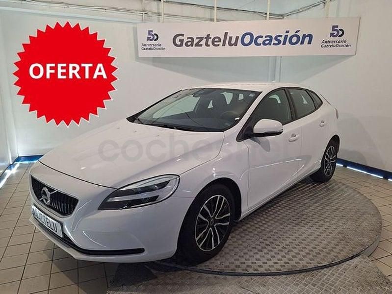 Usado Volvo V40 Momentum 122 CV (89 kW) 2018 Blanco Berlina