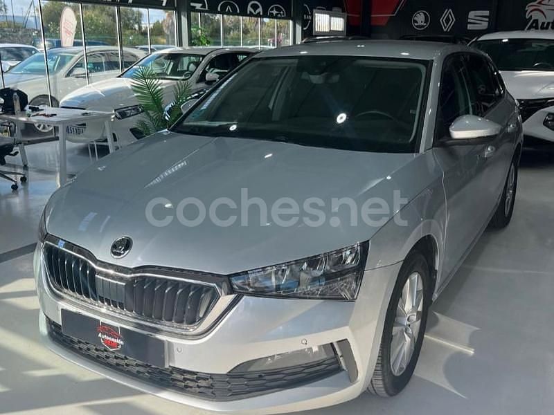 Usado Skoda 110 R Ambition 110 CV (80 kW) 2022 Gris / plata Berlina