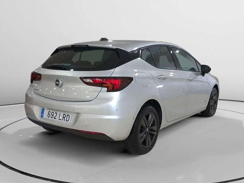 Usado Opel Astra Elegance 131 CV (96 kW) 2021 Gris Utilitario