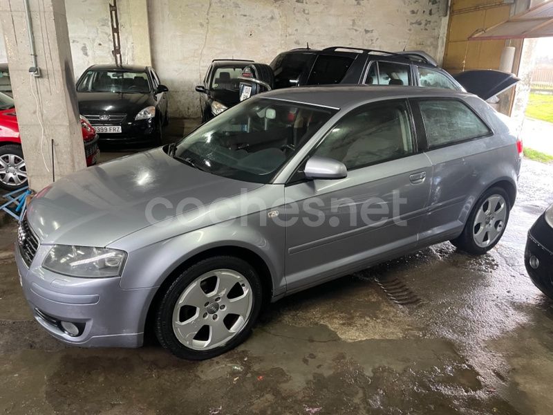 Azul Usado 2004 Audi A3 Attraction Berlina | 4499 € (Precio justo) - Imagen 1/4