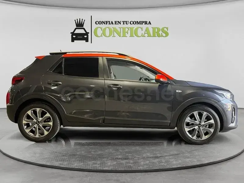 Usado Kia Stonic 120 CV (88 kW) 2018 Gris / plata SUV