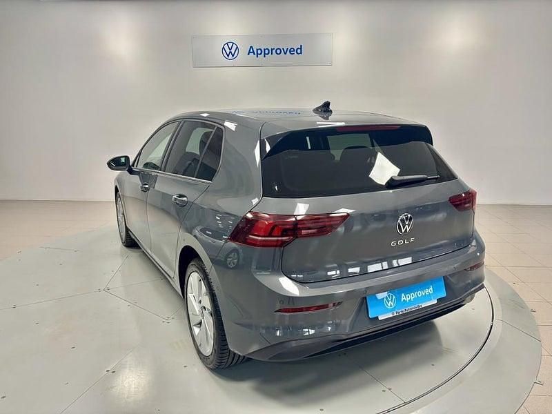 Usado VW Golf VIII 115 CV (84 kW) 2025 Gris / plata Berlina
