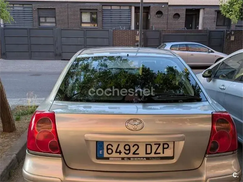 Usado Toyota Avensis Executive 150 CV (110 kW) 2006 Gris / plata Berlina