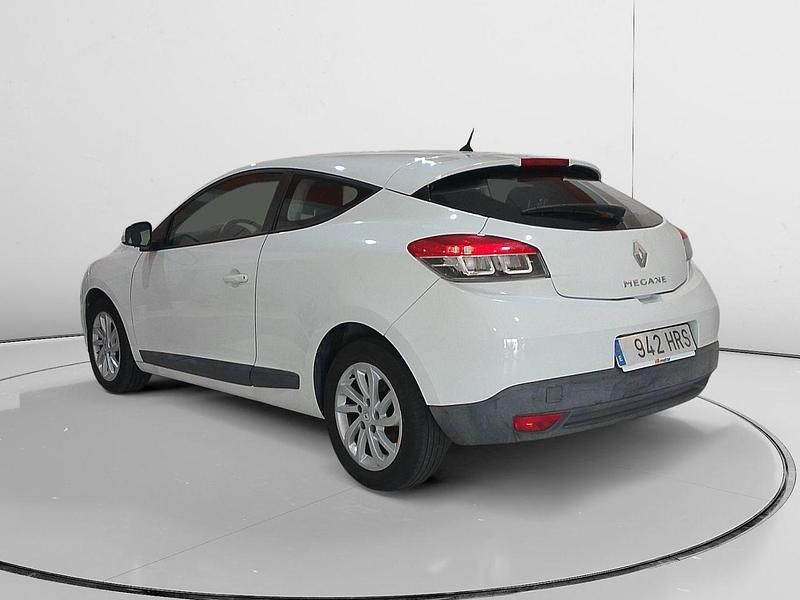 Usado Renault Mégane III Expression 115 CV (84 kW) 2013 Blanco Coupe